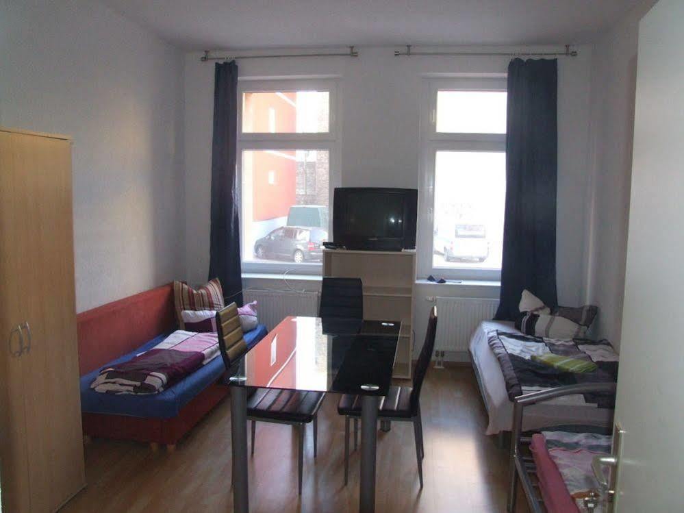 Halle  Hostel Im Medizinerviertel מראה חיצוני תמונה