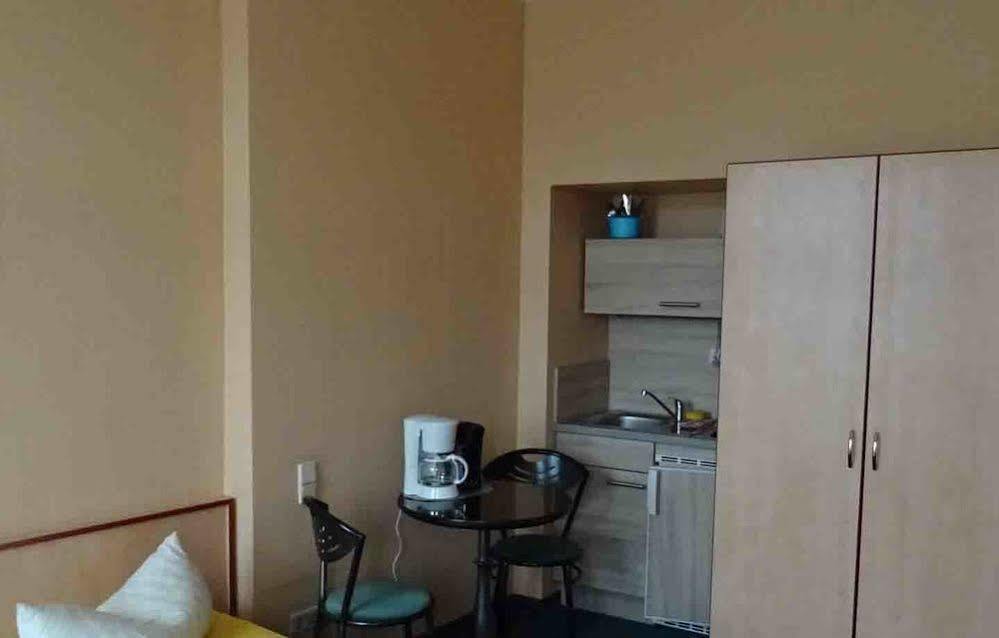 Halle  Hostel Im Medizinerviertel מראה חיצוני תמונה