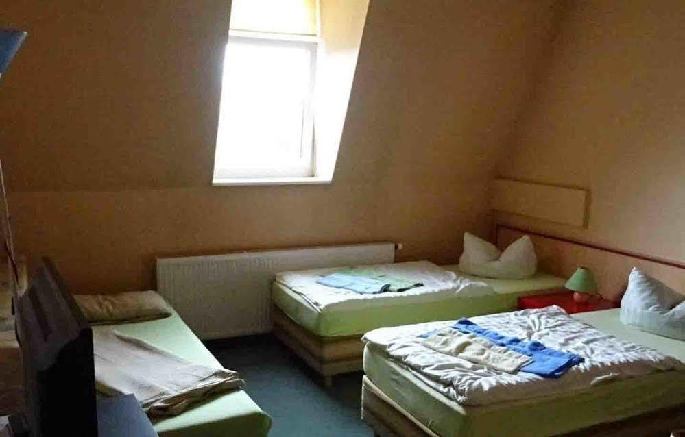 Halle  Hostel Im Medizinerviertel מראה חיצוני תמונה