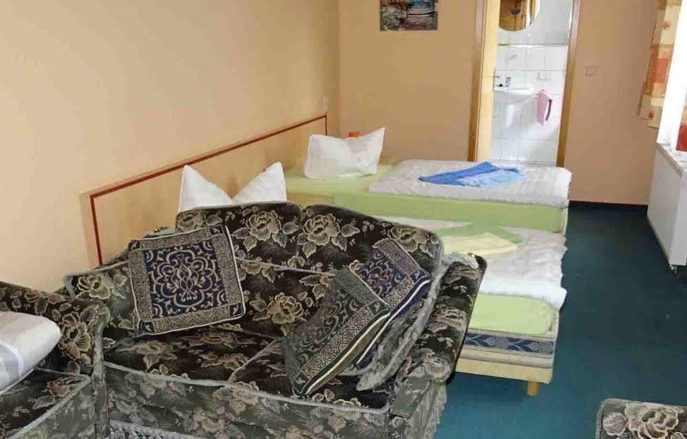 Halle  Hostel Im Medizinerviertel מראה חיצוני תמונה