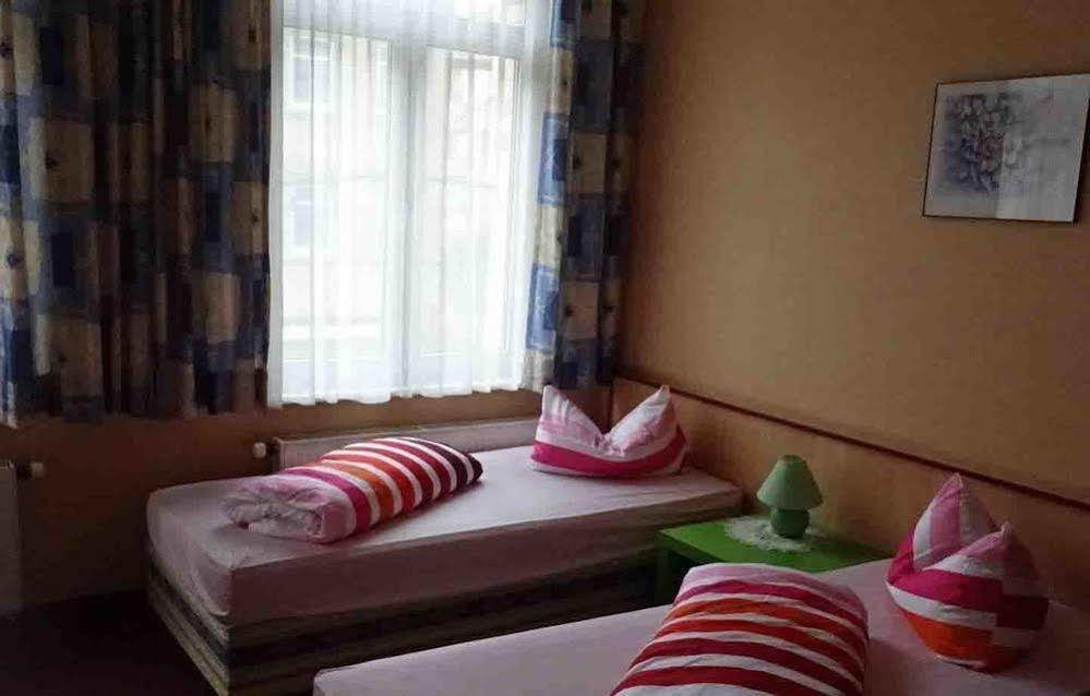 Halle  Hostel Im Medizinerviertel מראה חיצוני תמונה