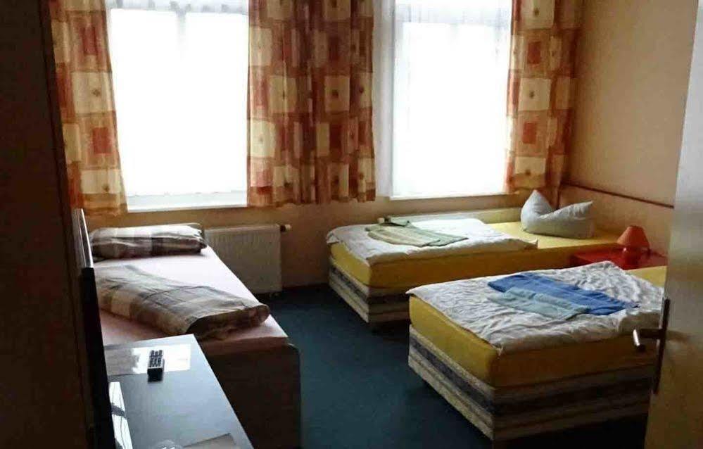 Halle  Hostel Im Medizinerviertel מראה חיצוני תמונה