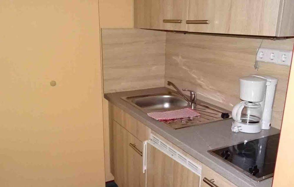 Halle  Hostel Im Medizinerviertel מראה חיצוני תמונה